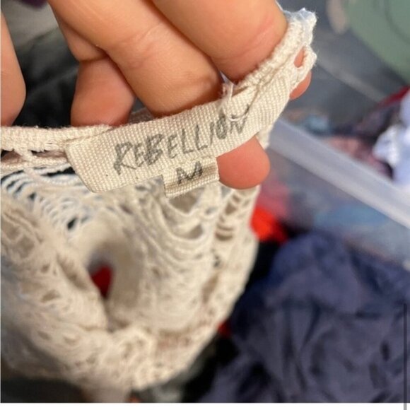 REBELLION Womens Medium Crochet Lace Crop Top Boho Fairy Dainty Feminine Coastal - Picture 3 of 4